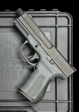 Picture of FMK G3 COMPACT AMCHAR EXC HGA 9MM 4.5 IN THD OR BBL NIGHT SIGHTS 1/14 1/17RD MAG BLACK W HARD CASE FMKG49AMC